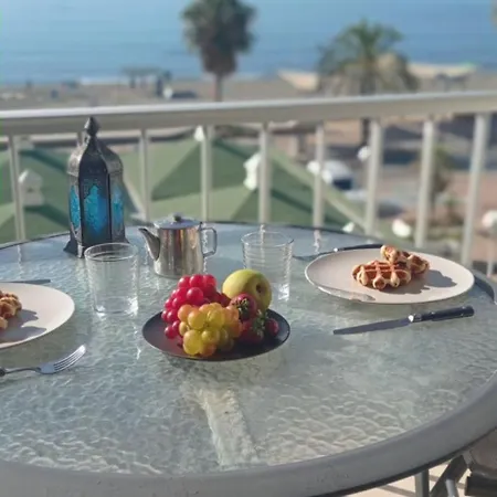 Playa De Carvajal, Maravillosas Vistas Al Mar, Relajate Y Disfruta Fuengirola